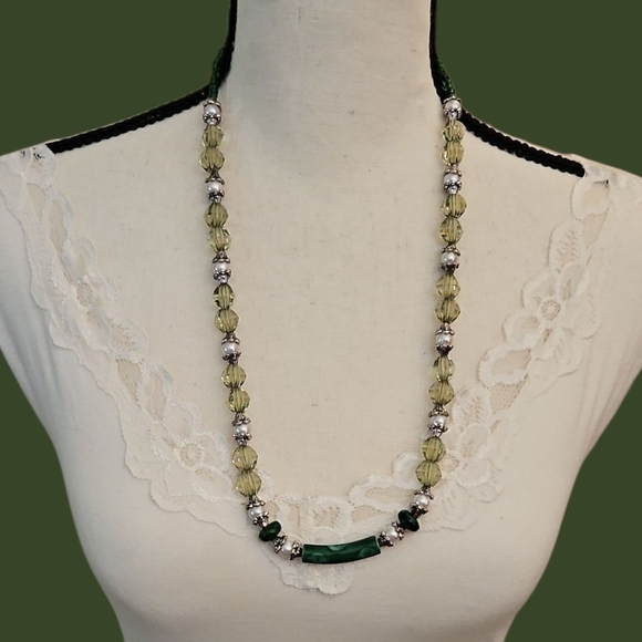 Vintage Jewelry - Vtg Green Acrylic Beaded Necklace